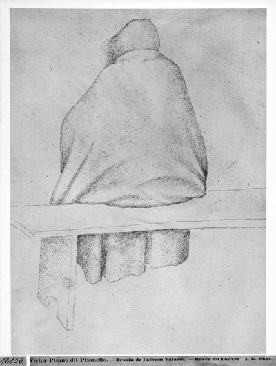 Moine assis sur un banc, vu de dos, de l